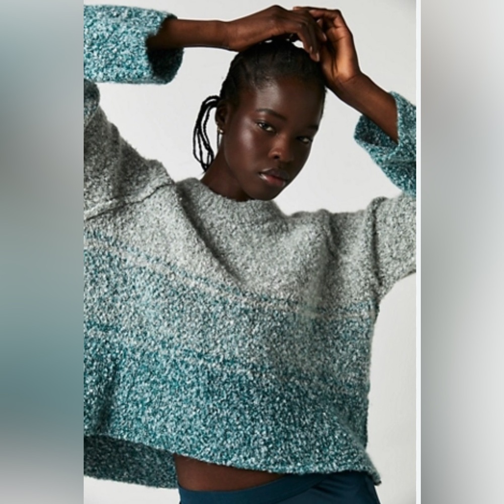 🆕 NWOT Free People BFF
Cocoon Dip Dye Sweater
Cozy Teal and Gray Women's Sweater